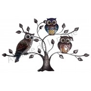 3 chouettes posées dans un arbre en métal à accrocher