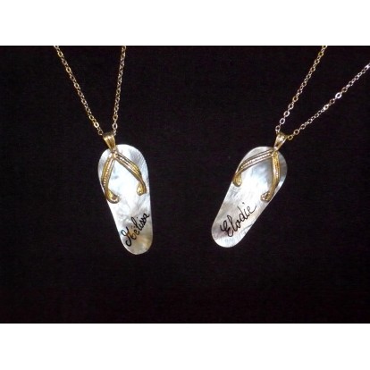 Pendentif Tong en nacre avec prénom - Idée cadeau