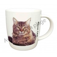 Mug chat Maine Coon couché