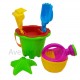 Petit seau de plage vert et ses accessoires